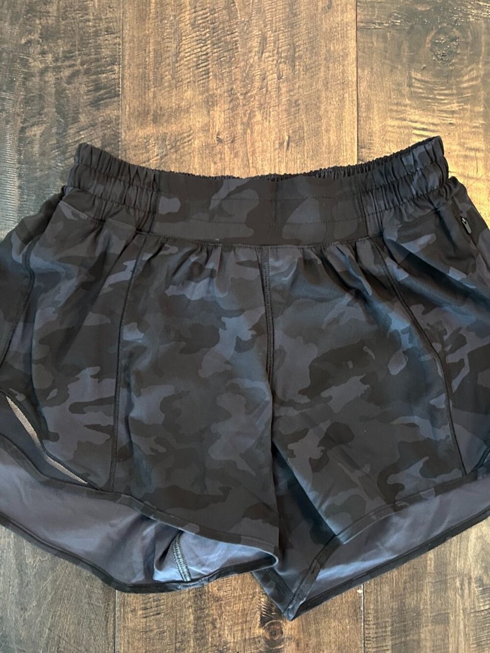 LULULEMON Hotty Hot LR Lined Running Shorts Black Gray Camo 6 Tall